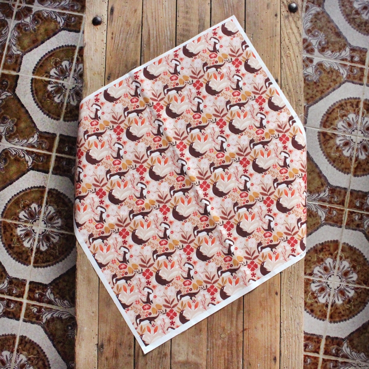 Coupon de tissu illustré "Loutres" 48x48 cm – Popeline & French Terry – motif poétique