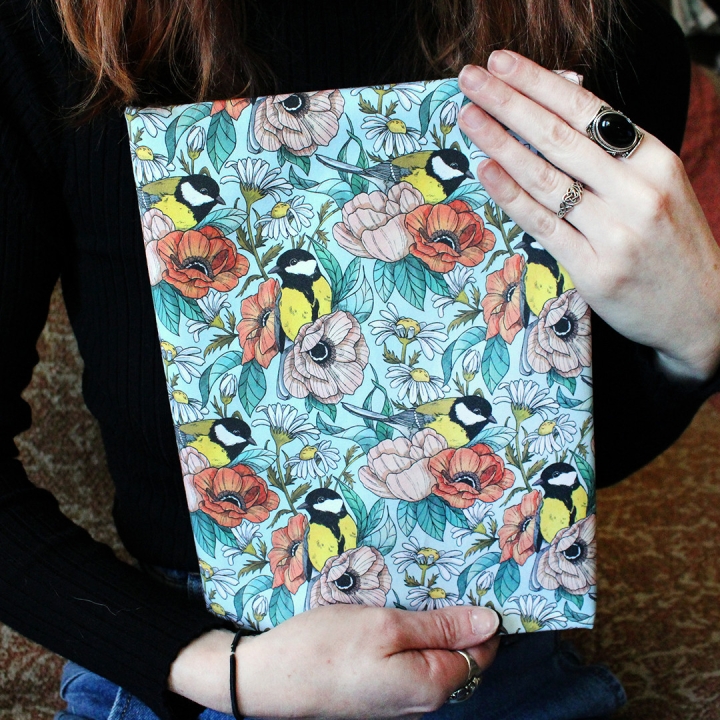 Tissu illustré "Mésanges" – popeline, velours & French terry – motif nature, poétique