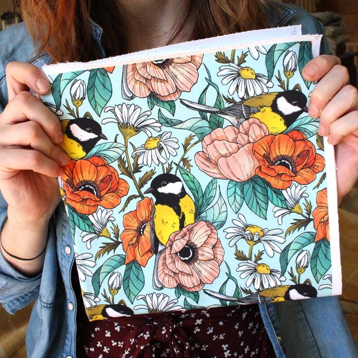 Tissu illustré "Mésanges" – popeline, velours & French terry – motif nature, poétique