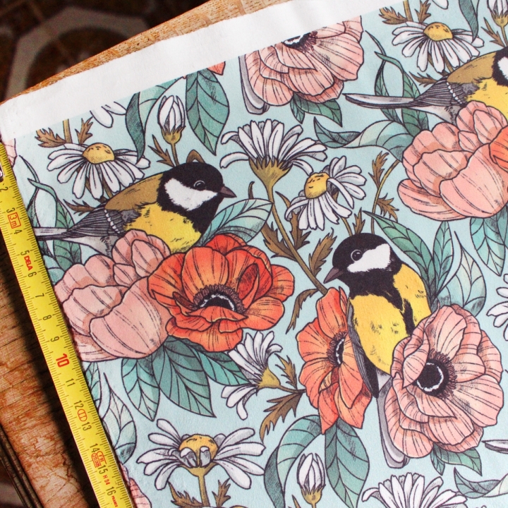 Tissu illustré "Mésanges" – popeline, velours & French terry – motif nature, poétique