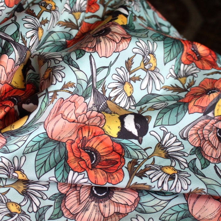 Tissu illustré "Mésanges" – popeline, velours & French terry – motif nature, poétique