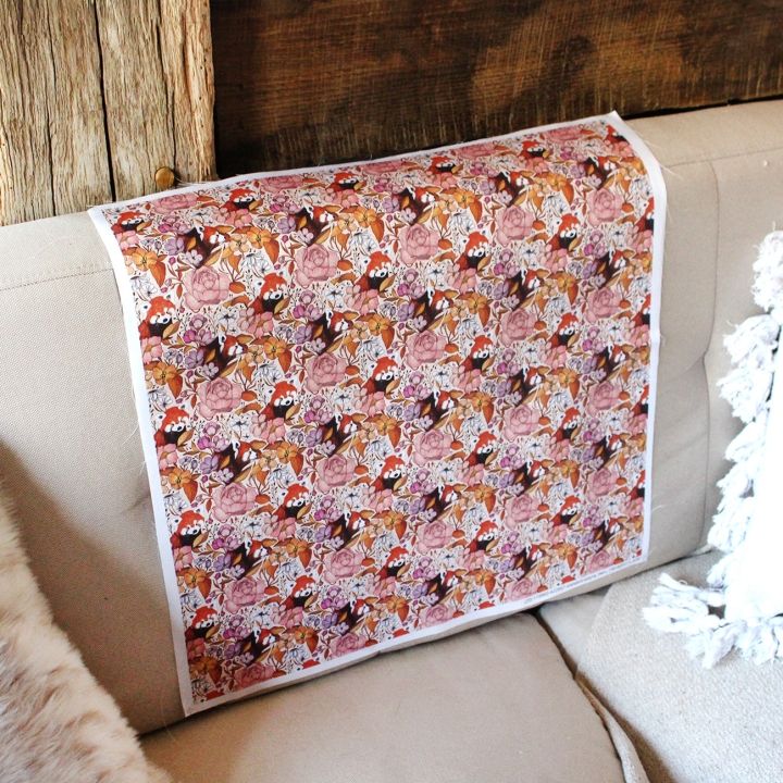 Coupon de tissu illustré "Panda roux" 48x48 cm – Popeline & French Terry – motif poétique