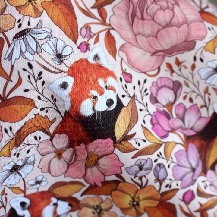 Coupon de tissu illustré "Panda roux" 48x48 cm – Popeline & French Terry – motif poétique
