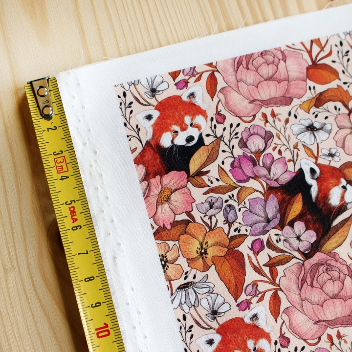 Tissu illustré "Pandas roux" – popeline, velours & French terry – motif poétique