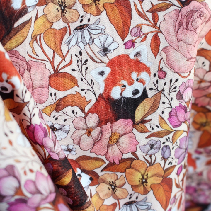 Tissu illustré "Pandas roux" – popeline, velours & French terry – motif poétique
