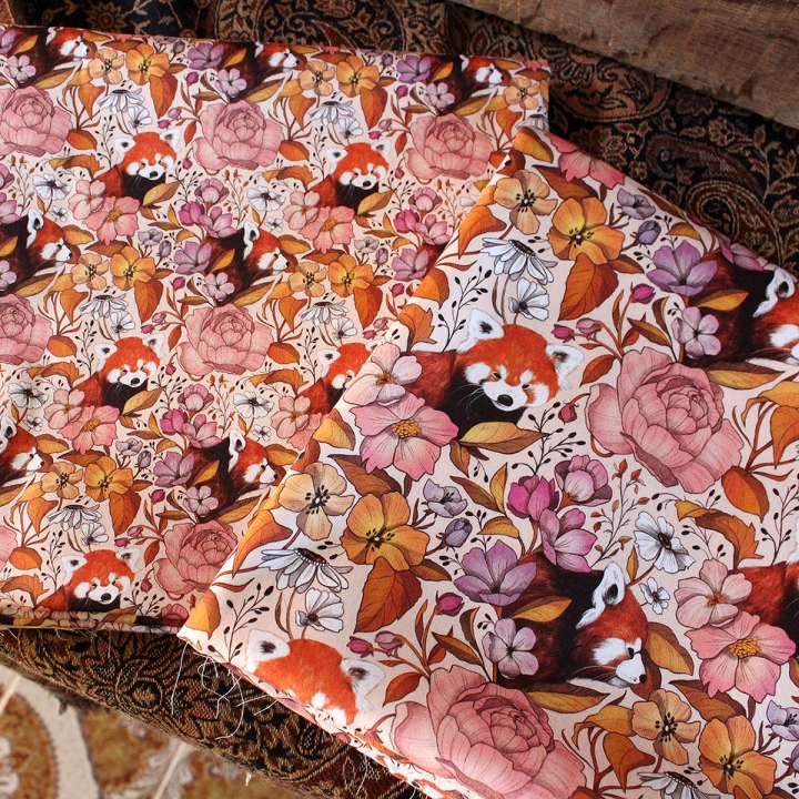 Tissu illustré "Pandas roux" – popeline, velours & French terry – motif poétique