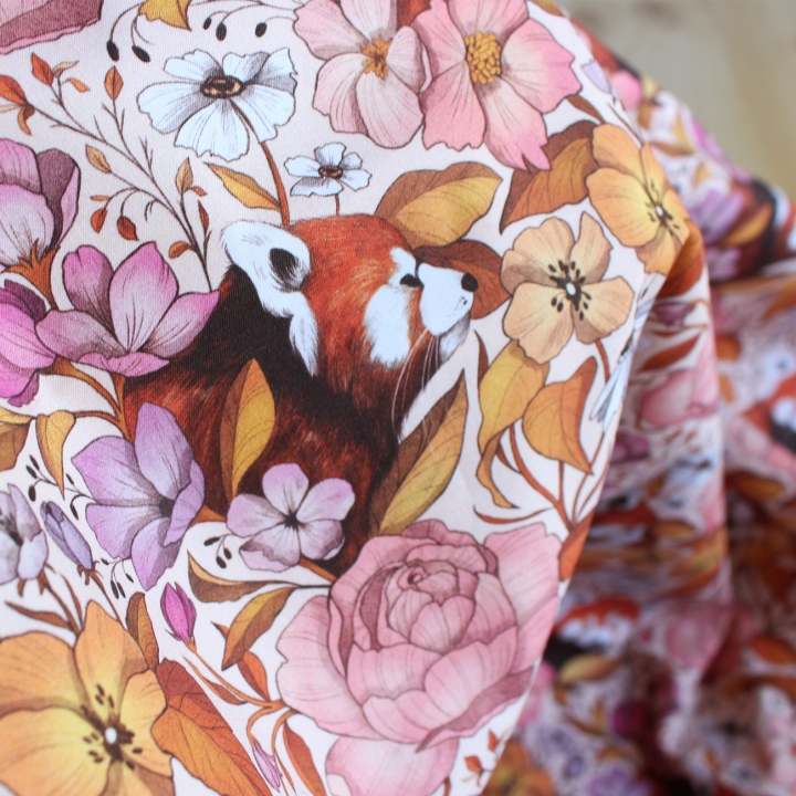 Tissu illustré "Pandas roux" – popeline, velours & French terry – motif poétique