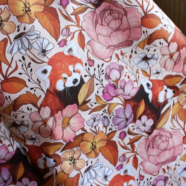 Tissu illustré "Pandas roux" – popeline, velours & French terry – motif poétique