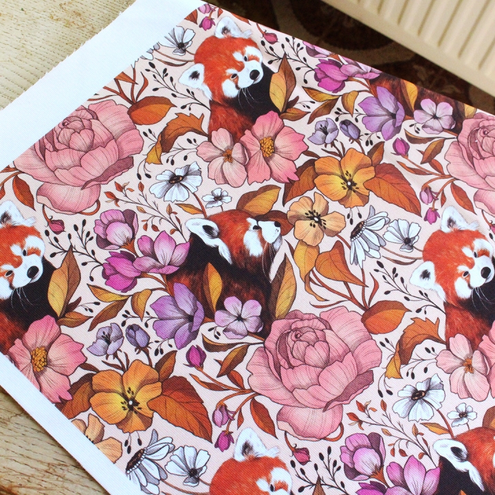 Tissu illustré "Pandas roux" – popeline, velours & French terry – motif poétique