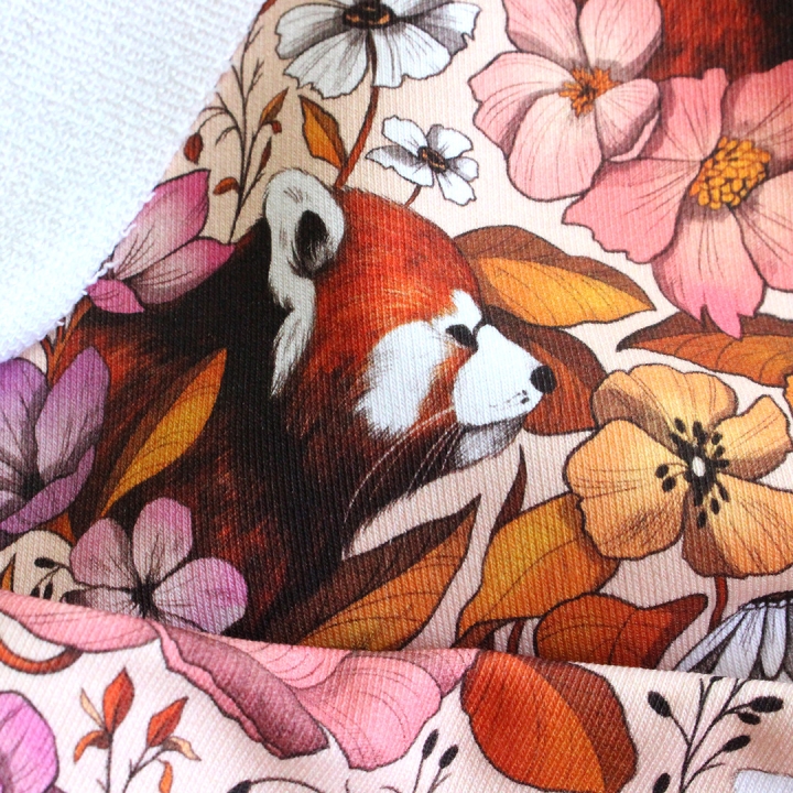 Tissu illustré "Pandas roux" – popeline, velours & French terry – motif poétique