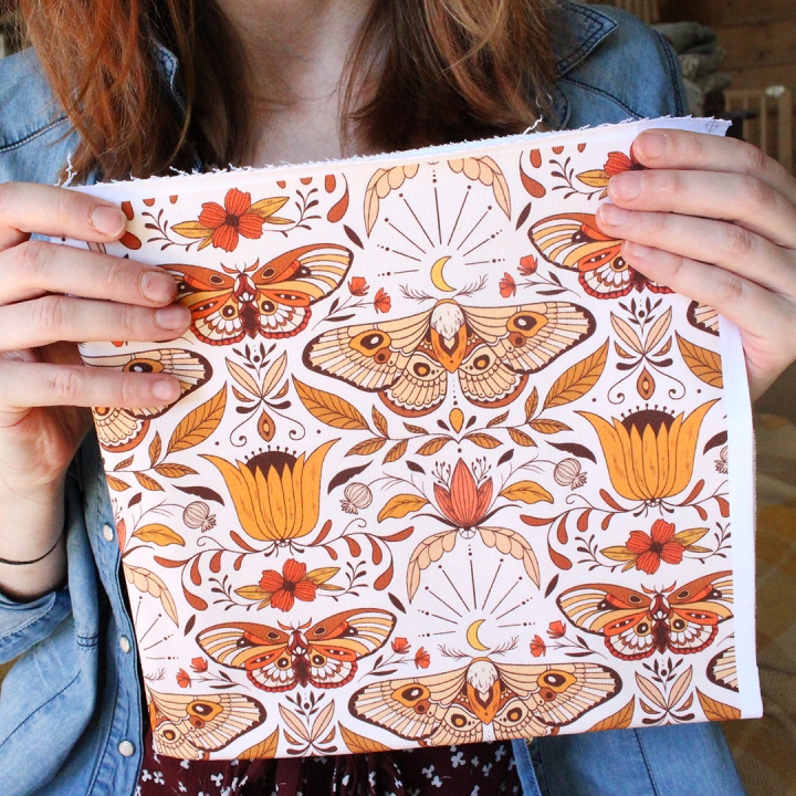 Tissu illustré "Papillon Luna" – popeline, velours & French terry – motif nature