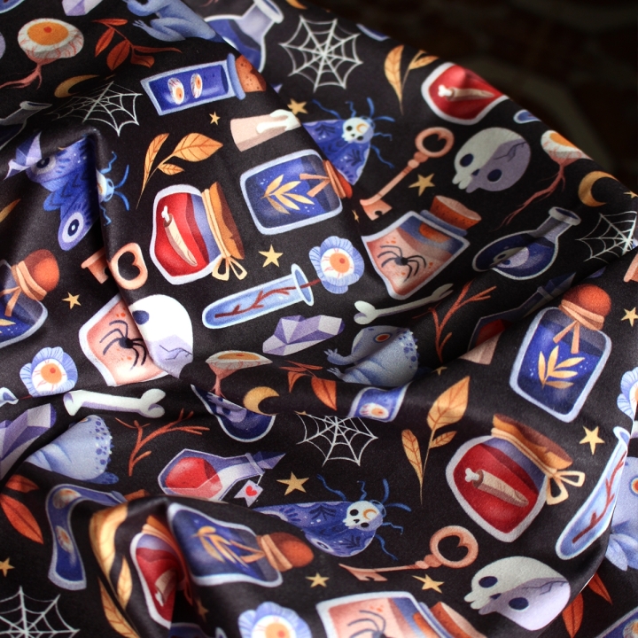 Tissu illustré "Potions" – popeline, velours & French terry – motif sorcière, spooky, halloween