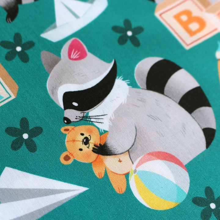 Tissu illustré "Ratons laveur joueurs" – popeline, velours & French terry – motif enfantin