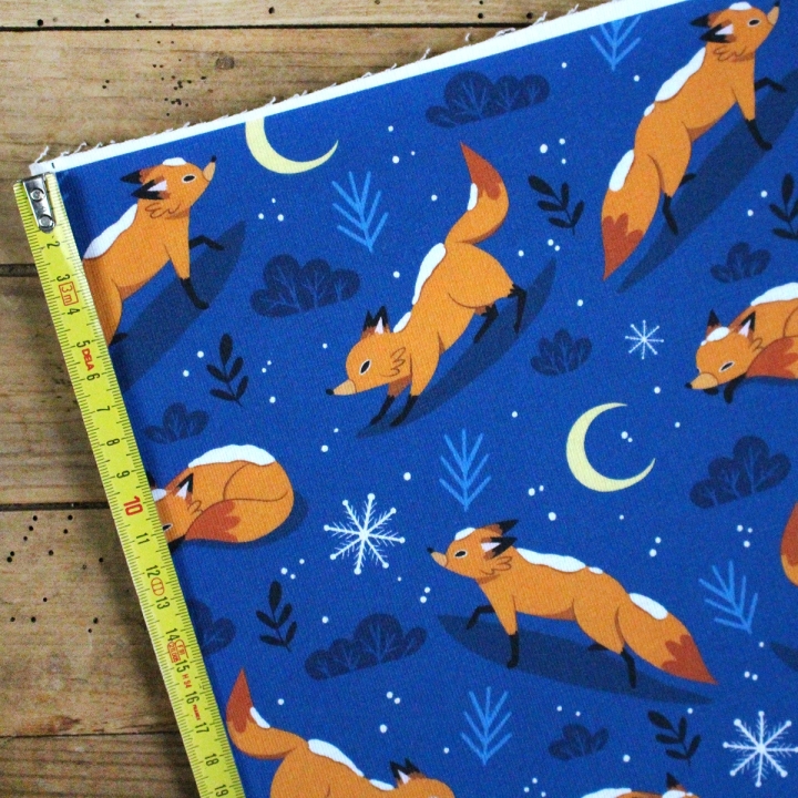 Tissu illustré "Renards sous la neige" – popeline, velours & French terry – motif hivernal, enfantin