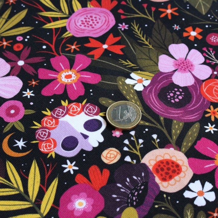 Coupon de tissu illustré "Skull Flowers" 48x48 cm – Popeline & French Terry – motif fleuri, coloré, halloween