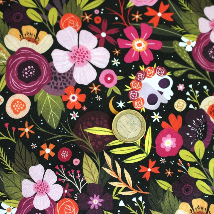 Tissu illustré "Skull Flowers" – popeline, velours & French terry – motif fleuris, coloré, halloween