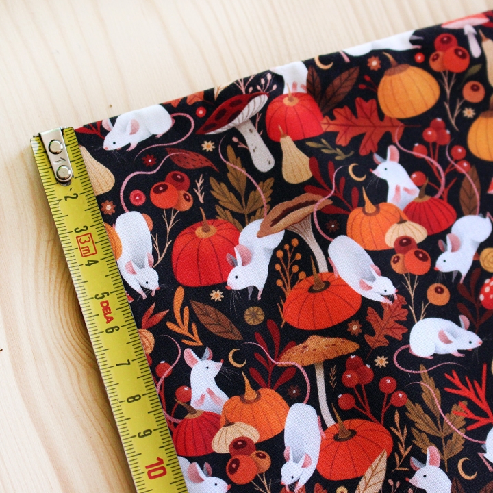 Tissu illustré "Souris & citrouilles" – popeline, velours & French terry – motif automnal