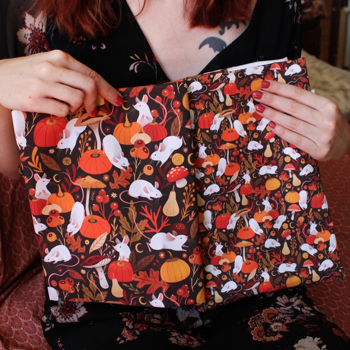 Tissu illustré "Souris & citrouilles" – popeline, velours & French terry – motif automnal