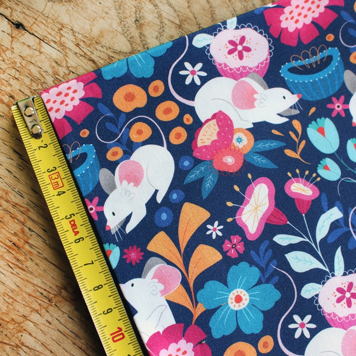 Coupon de tissu illustré "Souris fleurs" 48x48 cm – Popeline & French Terry – motif printanier