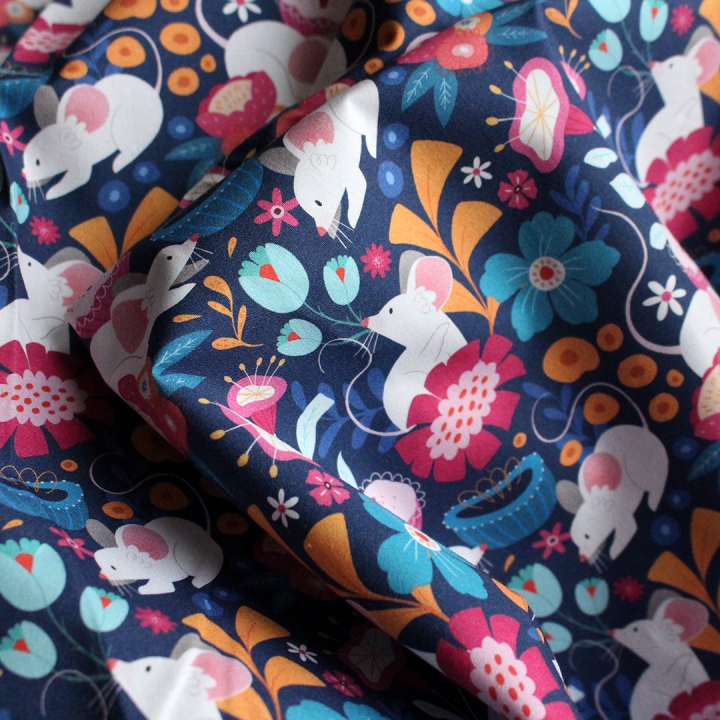 Coupon de tissu illustré "Souris fleurs" 48x48 cm – Popeline & French Terry – motif printanier