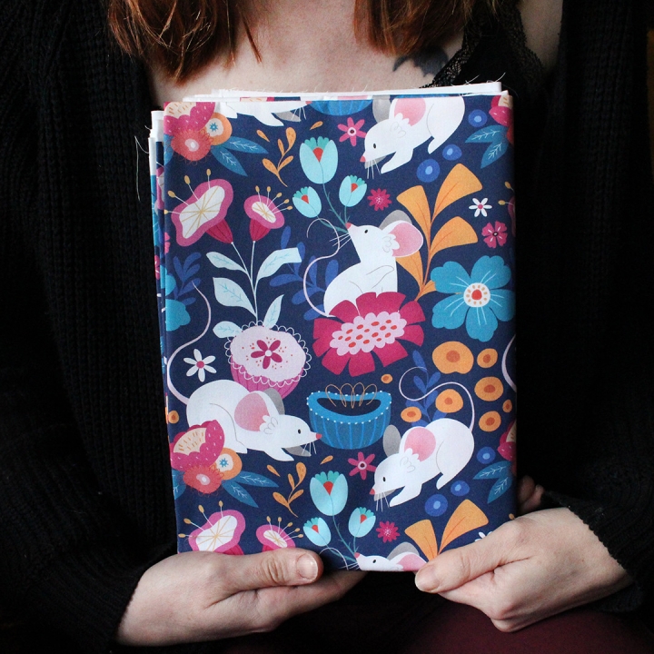 Tissu illustré "Souris fleurs" – popeline, velours & French terry – motif printanier