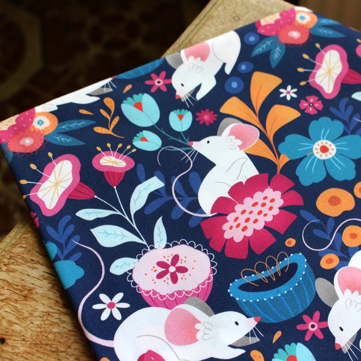 Tissu illustré "Souris fleurs" – popeline, velours & French terry – motif printanier