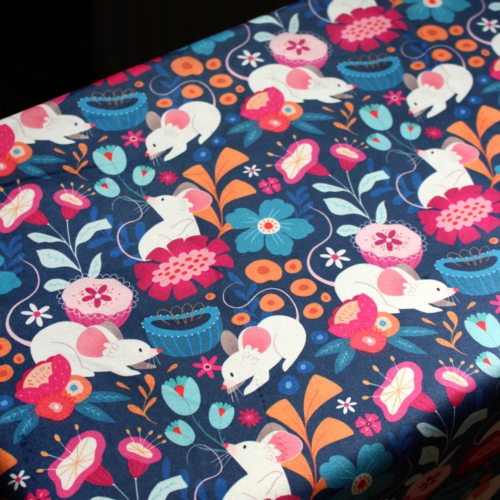 Tissu illustré "Souris fleurs" – popeline, velours & French terry – motif printanier