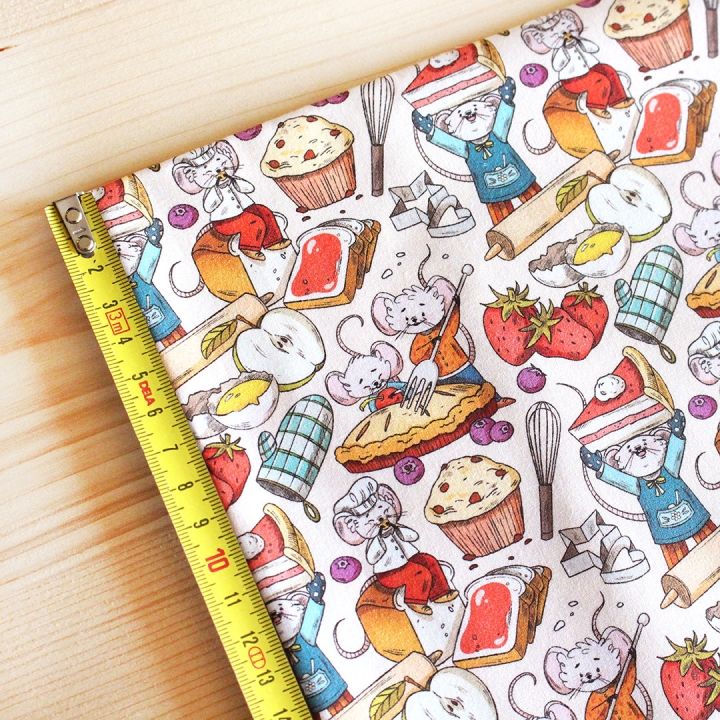 Tissu illustré "Souris pâtisserie" – popeline, velours & French terry – motif enfantin