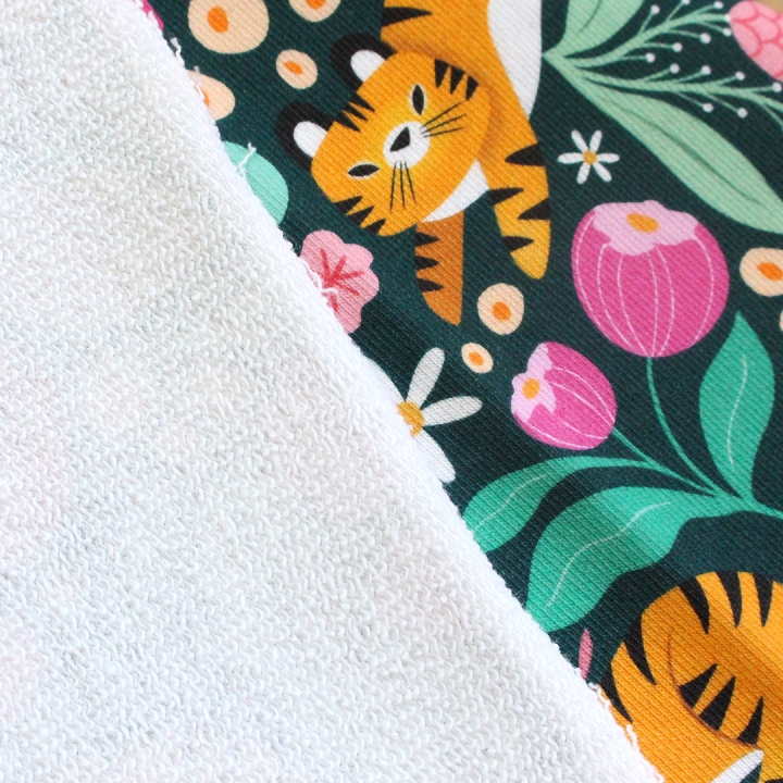 Tissu illustré "Tigres" – popeline, velours & French terry – motif enfantin