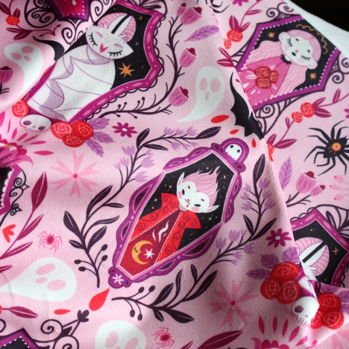Tissu illustré "Vampire Night" – popeline, velours & French terry – motif spooky, halloween