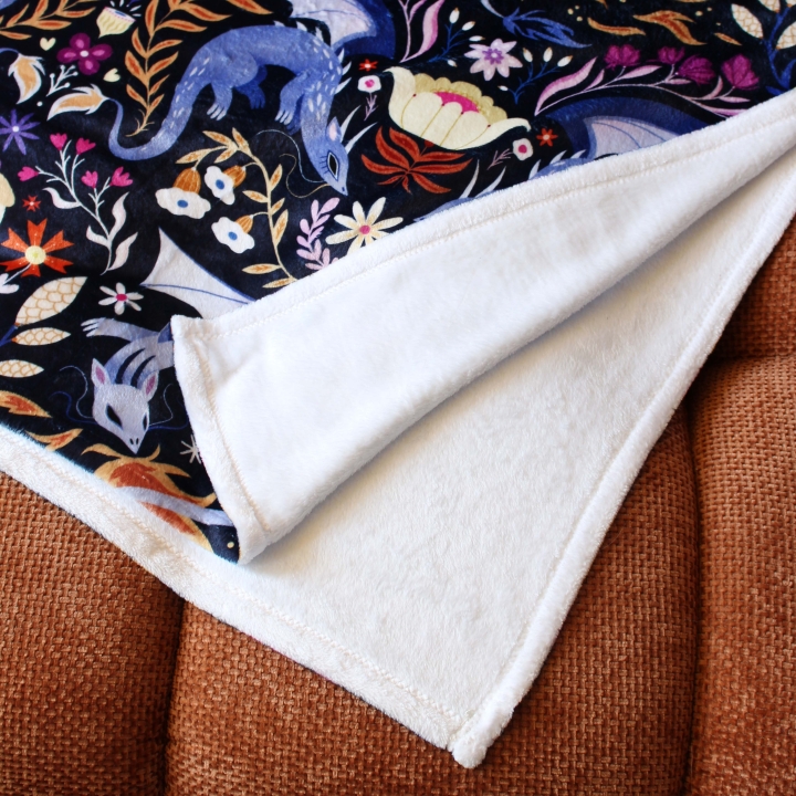 Plaid illustré dragons colorés – Motif fantastique