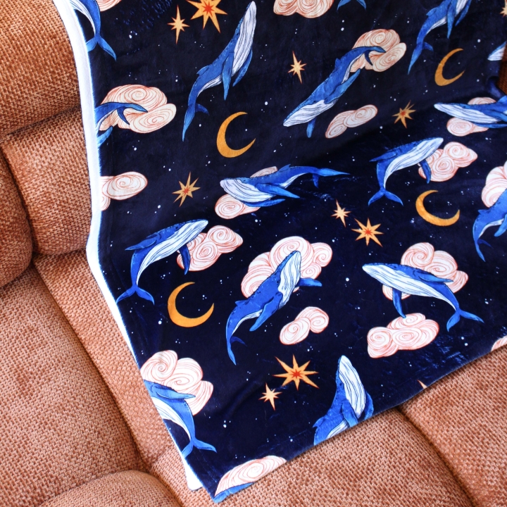 Plaid illustré baleines – Motif onirique