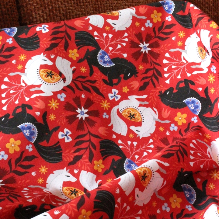 Tissu illustré "Cheval de feu" – popeline, velours & French terry – motif poétique, folklorique