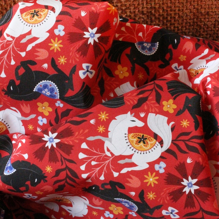 Tissu illustré "Cheval de feu" – popeline, velours & French terry – motif poétique, folklorique
