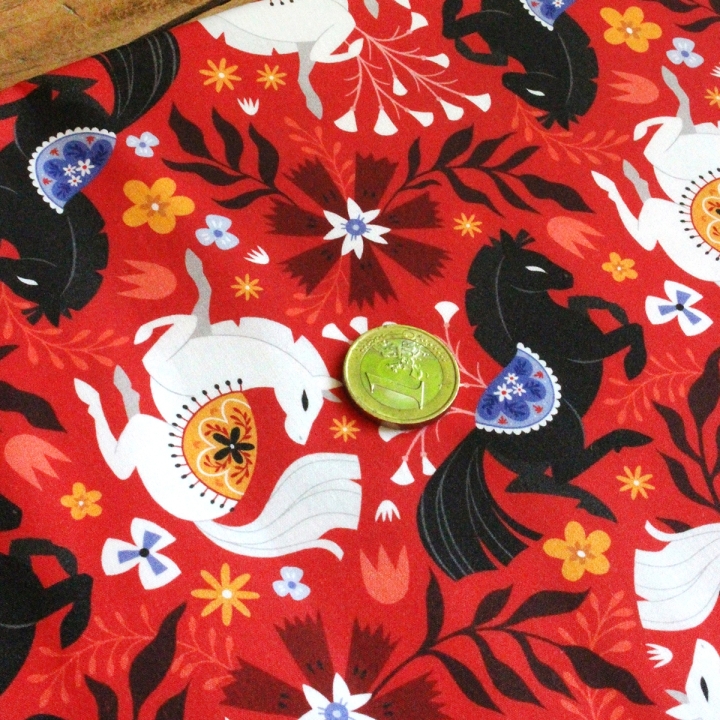Tissu illustré "Cheval de feu" – popeline, velours & French terry – motif poétique, folklorique
