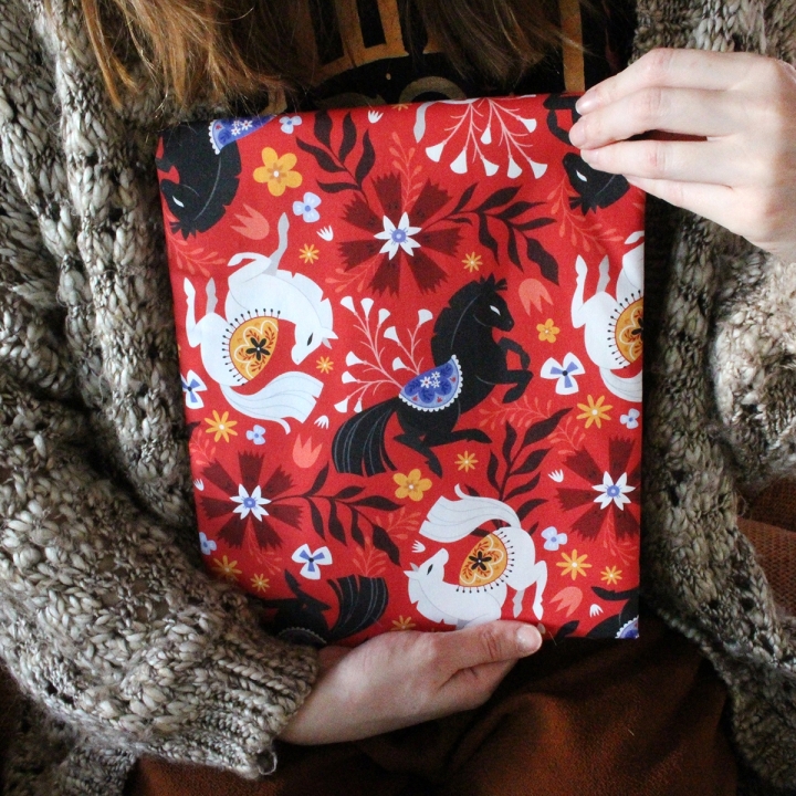 Tissu illustré "Cheval de feu" – popeline, velours & French terry – motif poétique, folklorique