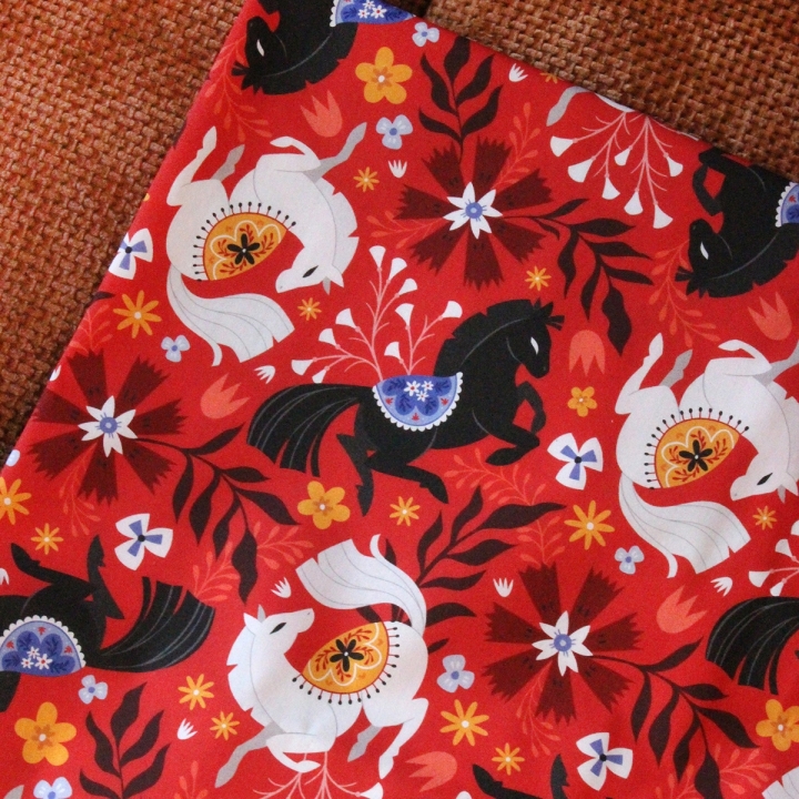 Tissu illustré "Cheval de feu" – popeline, velours & French terry – motif poétique, folklorique