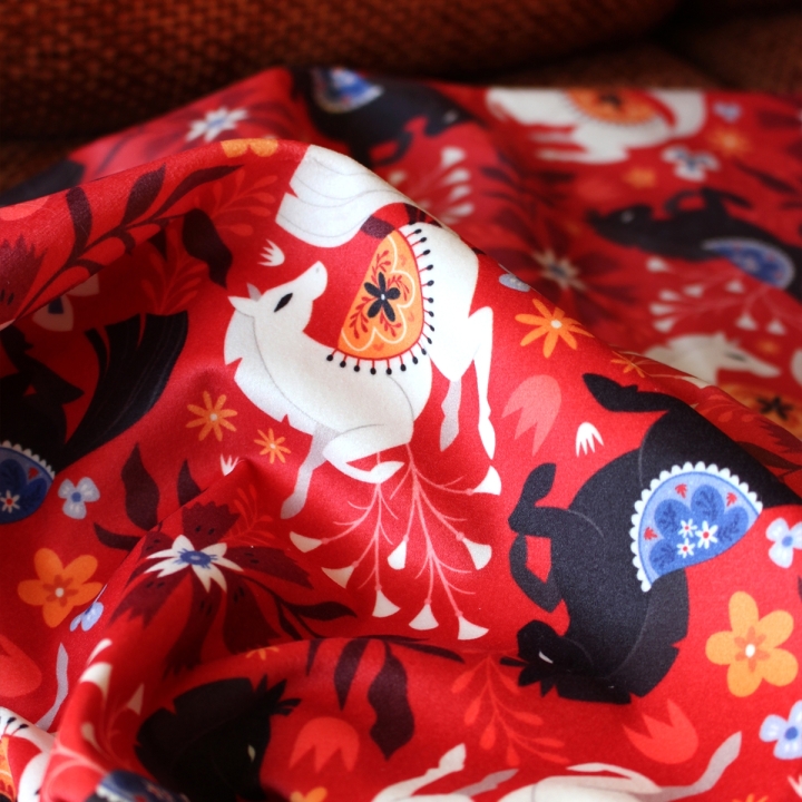 Tissu illustré "Cheval de feu" – popeline, velours & French terry – motif poétique, folklorique