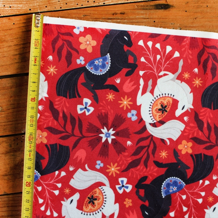 Tissu illustré "Cheval de feu" – popeline, velours & French terry – motif poétique, folklorique