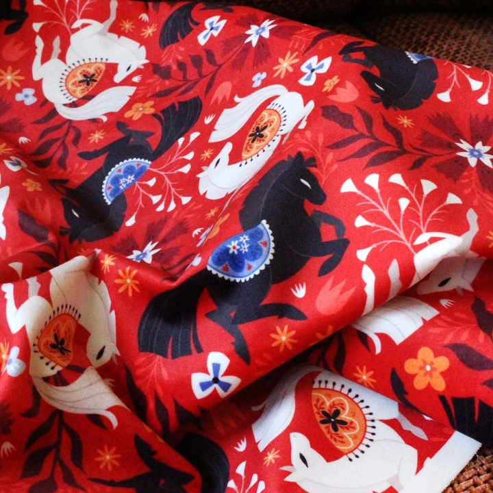 Tissu illustré "Cheval de feu" – popeline, velours & French terry – motif poétique, folklorique