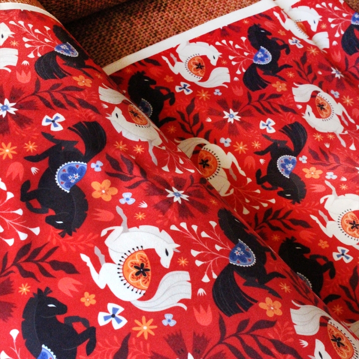 Tissu illustré "Cheval de feu" – popeline, velours & French terry – motif poétique, folklorique