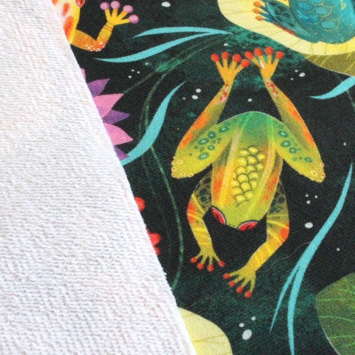 Coupon de tissu illustré "Grenouilles et nénuphars" 48x48 cm – Popeline & French Terry – motif printanier, coloré