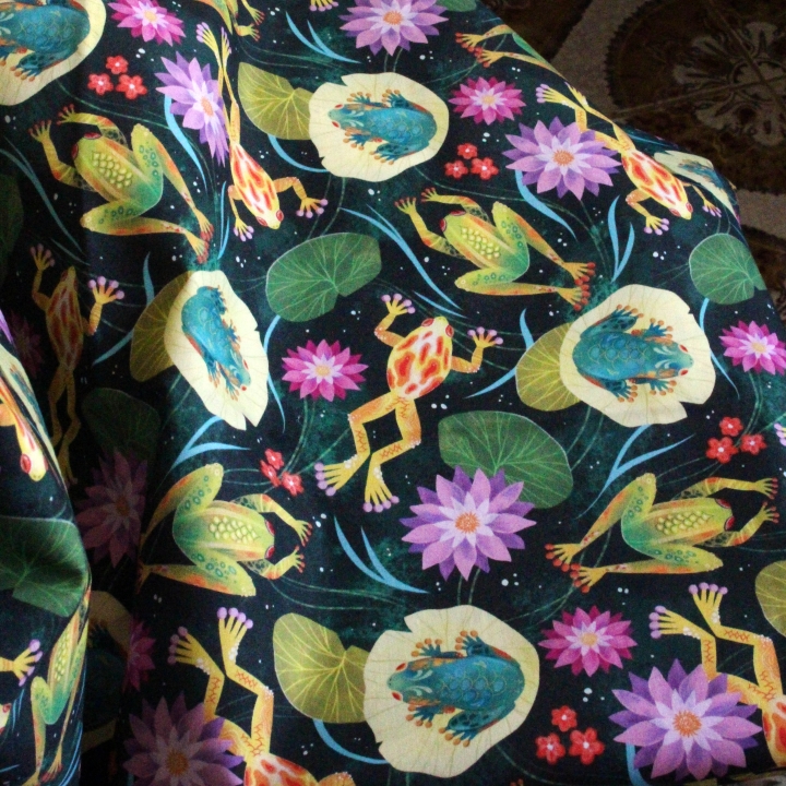 Tissu illustré "Grenouilles et nénuphars" – popeline, velours & French terry – motif printanier, coloré