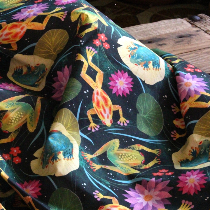 Tissu illustré "Grenouilles et nénuphars" – popeline, velours & French terry – motif printanier, coloré