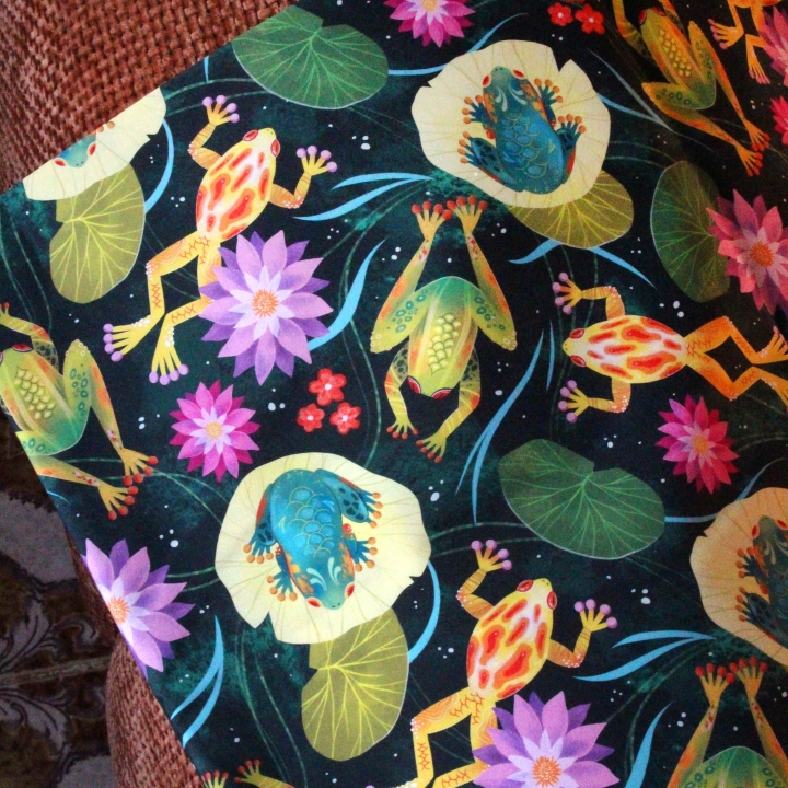 Tissu illustré "Grenouilles et nénuphars" – popeline, velours & French terry – motif printanier, coloré