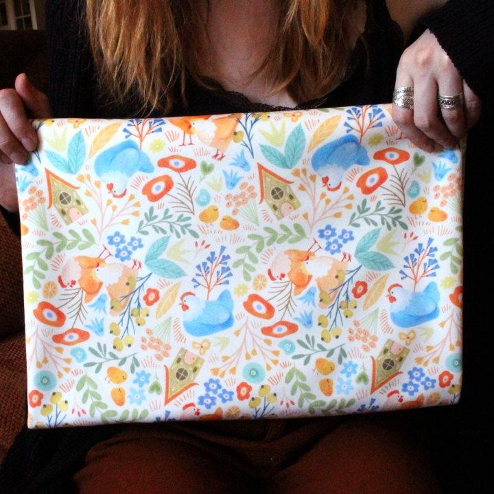 Tissu illustré "Poules printanières"