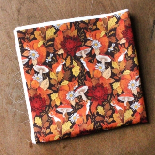 coupon popeline 48x48 cm / Écureuils d'automne - taille S / tissu tâché n°1