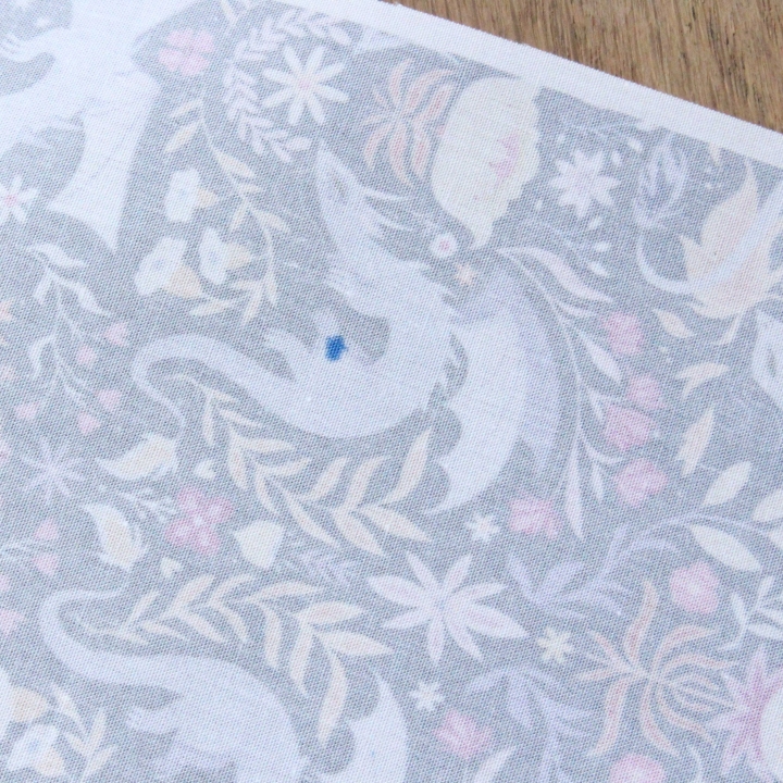 coupon popeline 48x48 cm / Dragons colorés - taille S / tissu tâché n°3